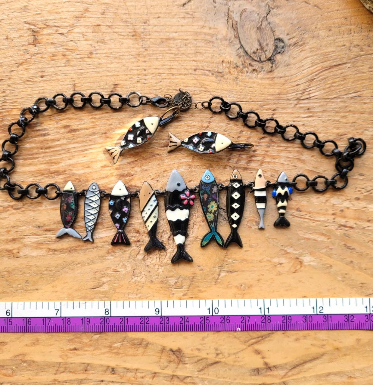 Een vintage stadsoutfit oorbellen en halsketting met visbedels – photo 8
